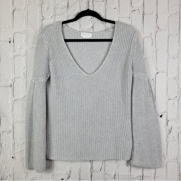 Lovers & Friends Addison gray ribbed knit flared sleeve v cut neckline sweater - Picture 4 of 10